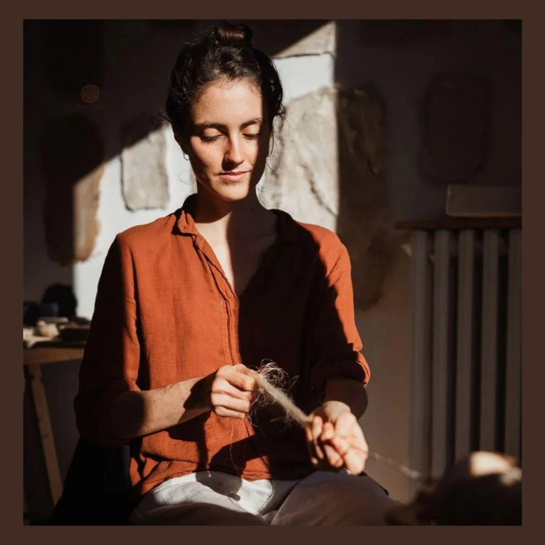 SUR LES TRACES DES FEMMES TISSERANDES